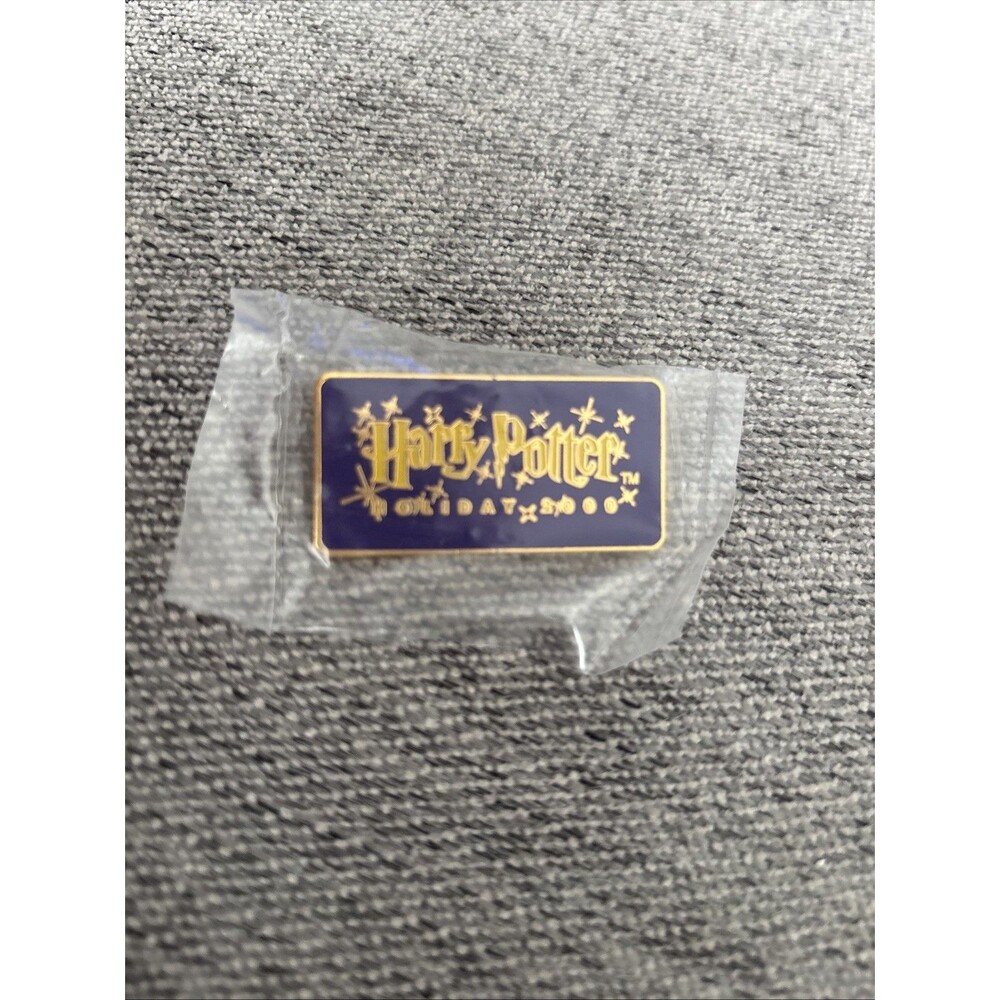 Vintage EMPLOYEE RARE Harry Potter Holiday 2000 Pin by Warner Brothers!